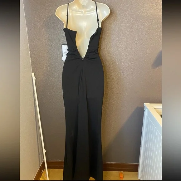 Emerald Sundae Black Ruched Side-Slit Slim Gown - Picture 10 of 10